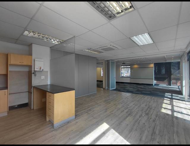 724M² OFFICE TO LET IN BRYANSTON